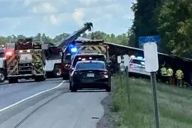 Niagara Falls tour bus crash multiple dead passengers trapped