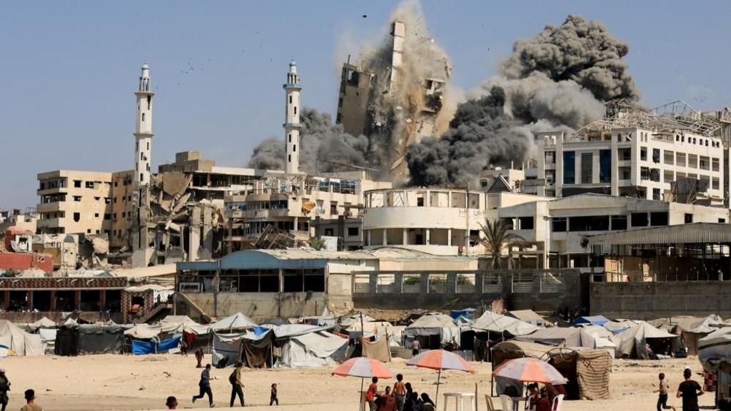 Gaza City offensive Palestinians fleeing