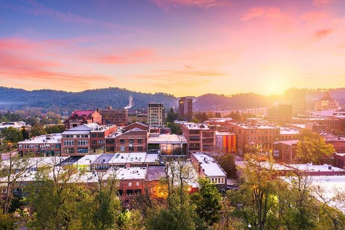 10 most beautiful places in the US featuring scenic national parks, mountains, canyons, forests, beaches, and Hawaii